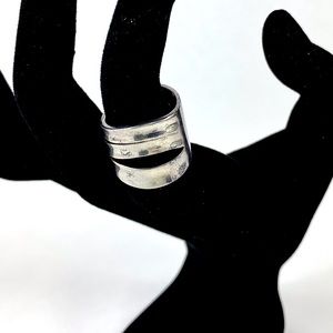 Larus Large Sterling Silver Ring Size 7